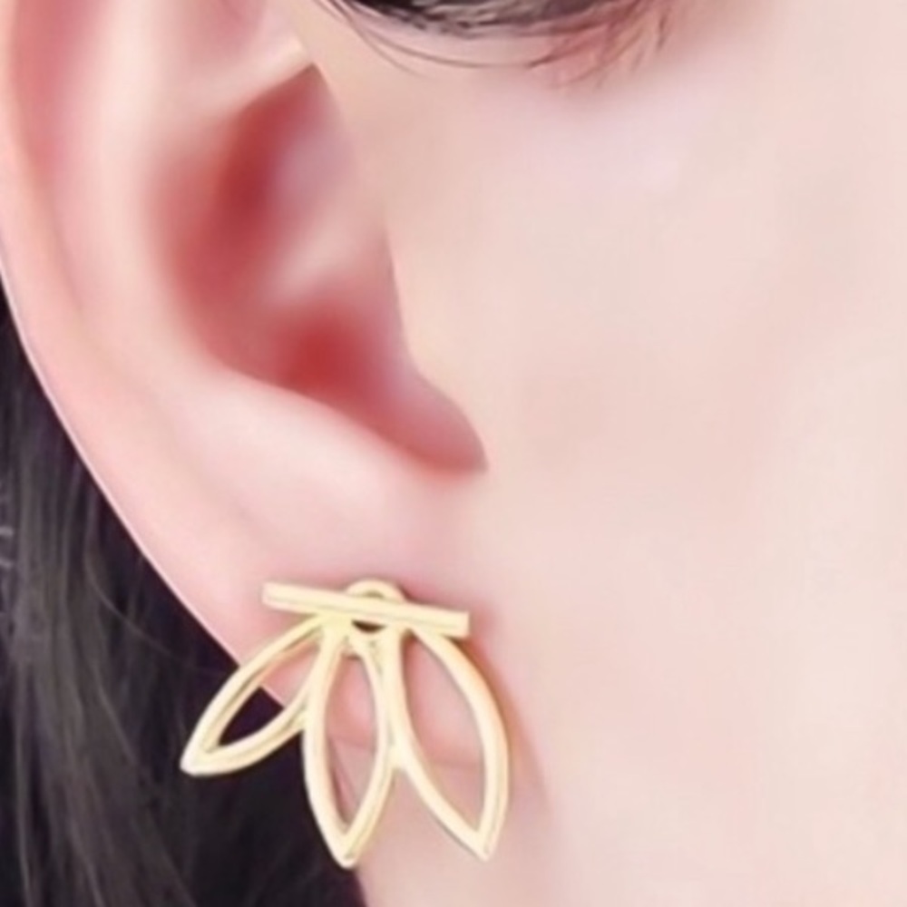 Multiwear Lotus Bar Cuff Earring in Gold Tone - Picture 3 of 5